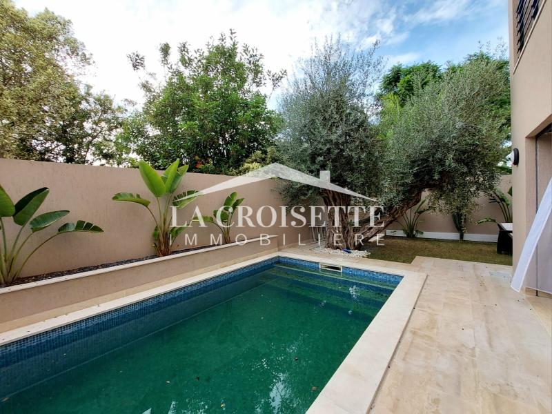 Triplex S+4 avec jardin et piscine à Gammarth